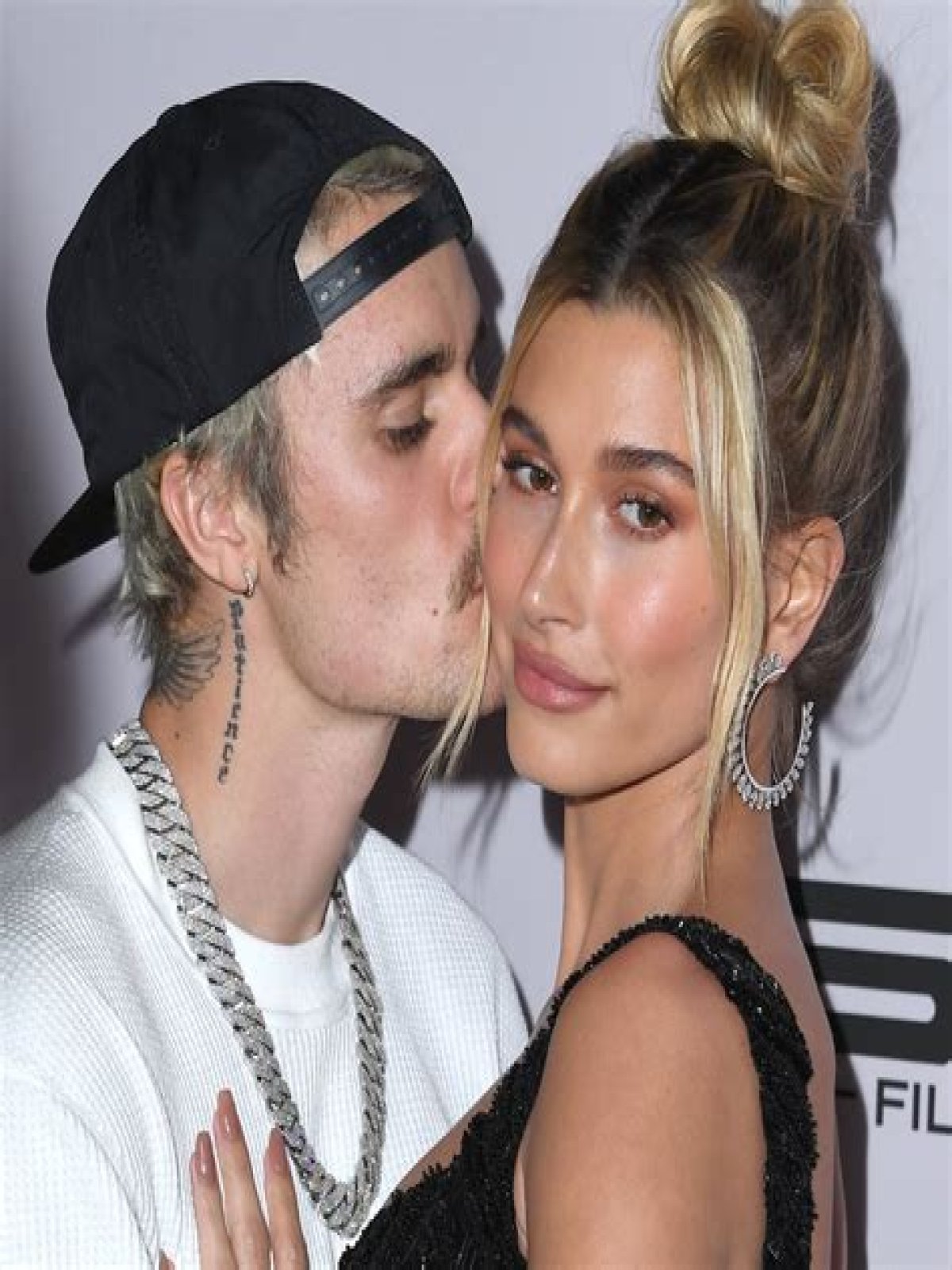 Who Is Justin Bieber's Girlfriend? A Comprehensive Look Into Their Relationship